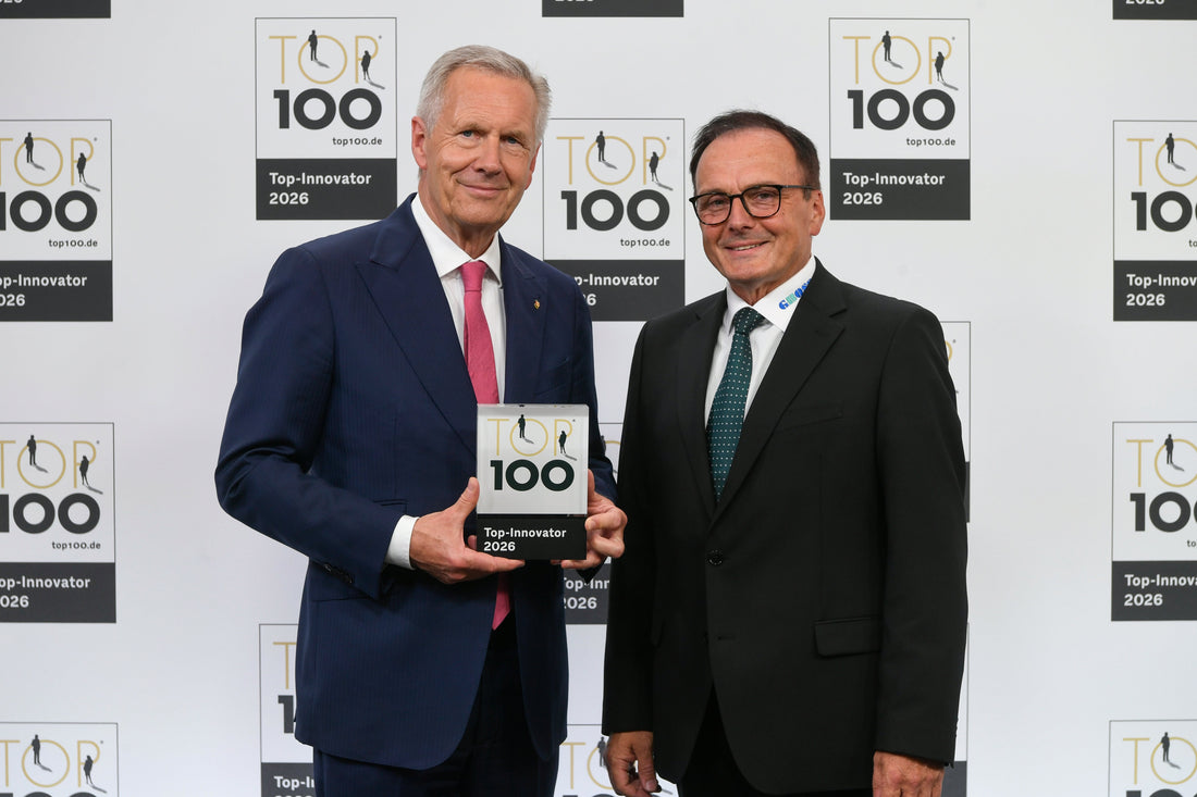 Die Auszeichung für TOP 100 Innovatoren wird der GROSS GmbH übergeben