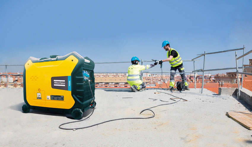 Inverter Stromerzeuger im Einsatz auf der Baustelle